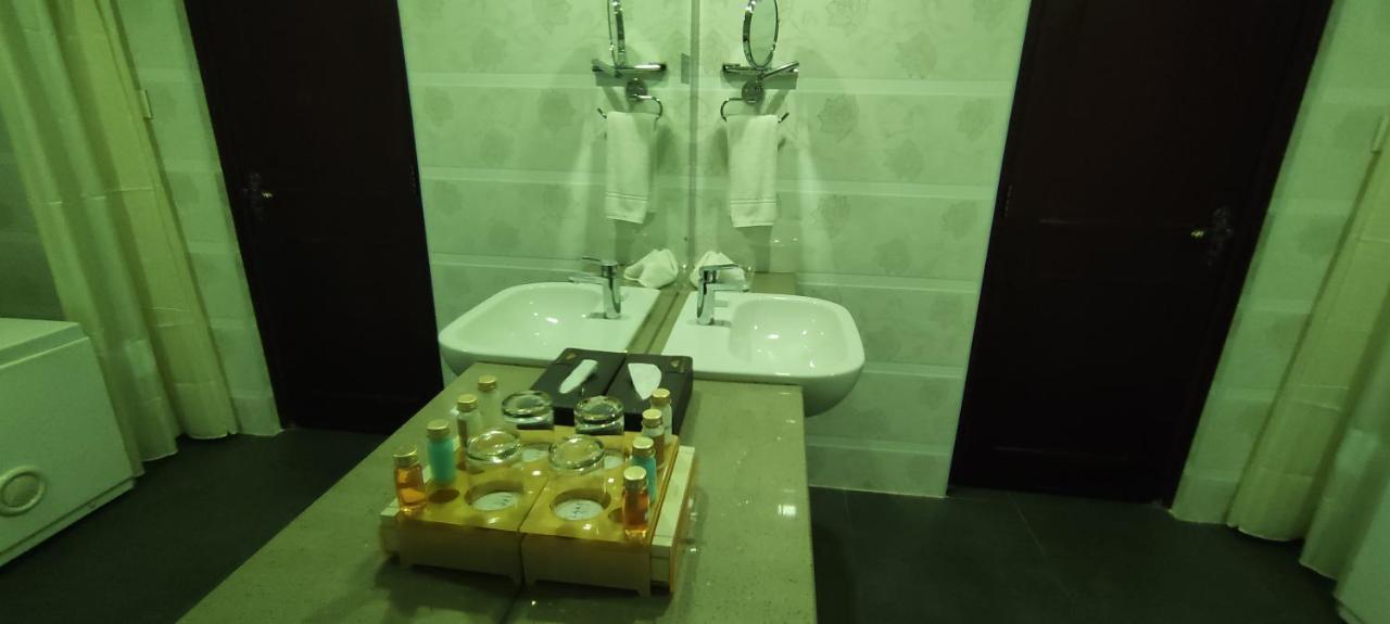 Vettutura Lake Palace Trivandrum מראה חיצוני תמונה
