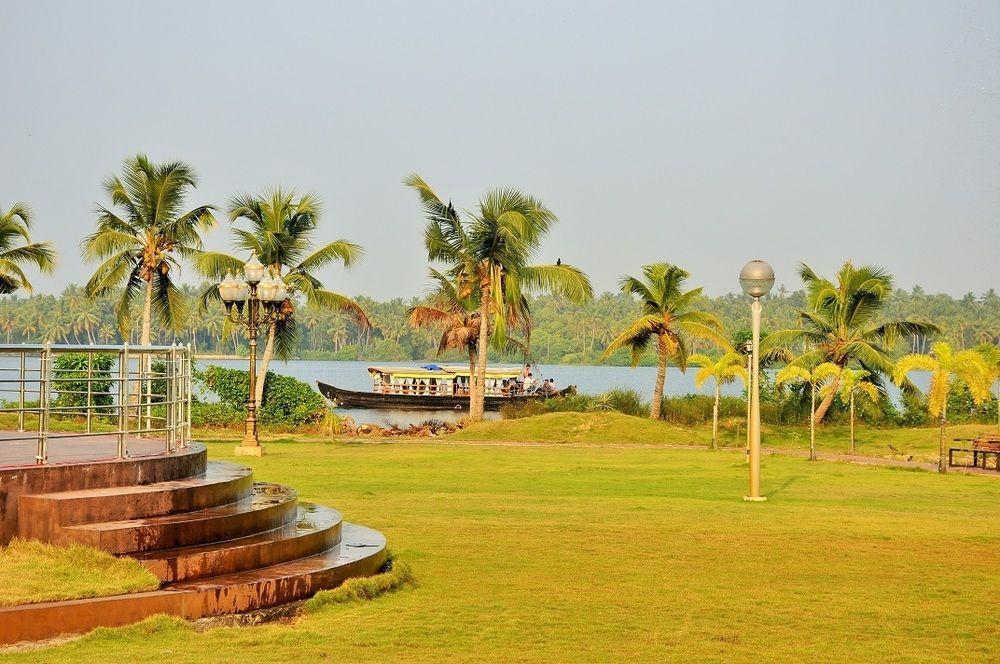 Vettutura Lake Palace Trivandrum מראה חיצוני תמונה