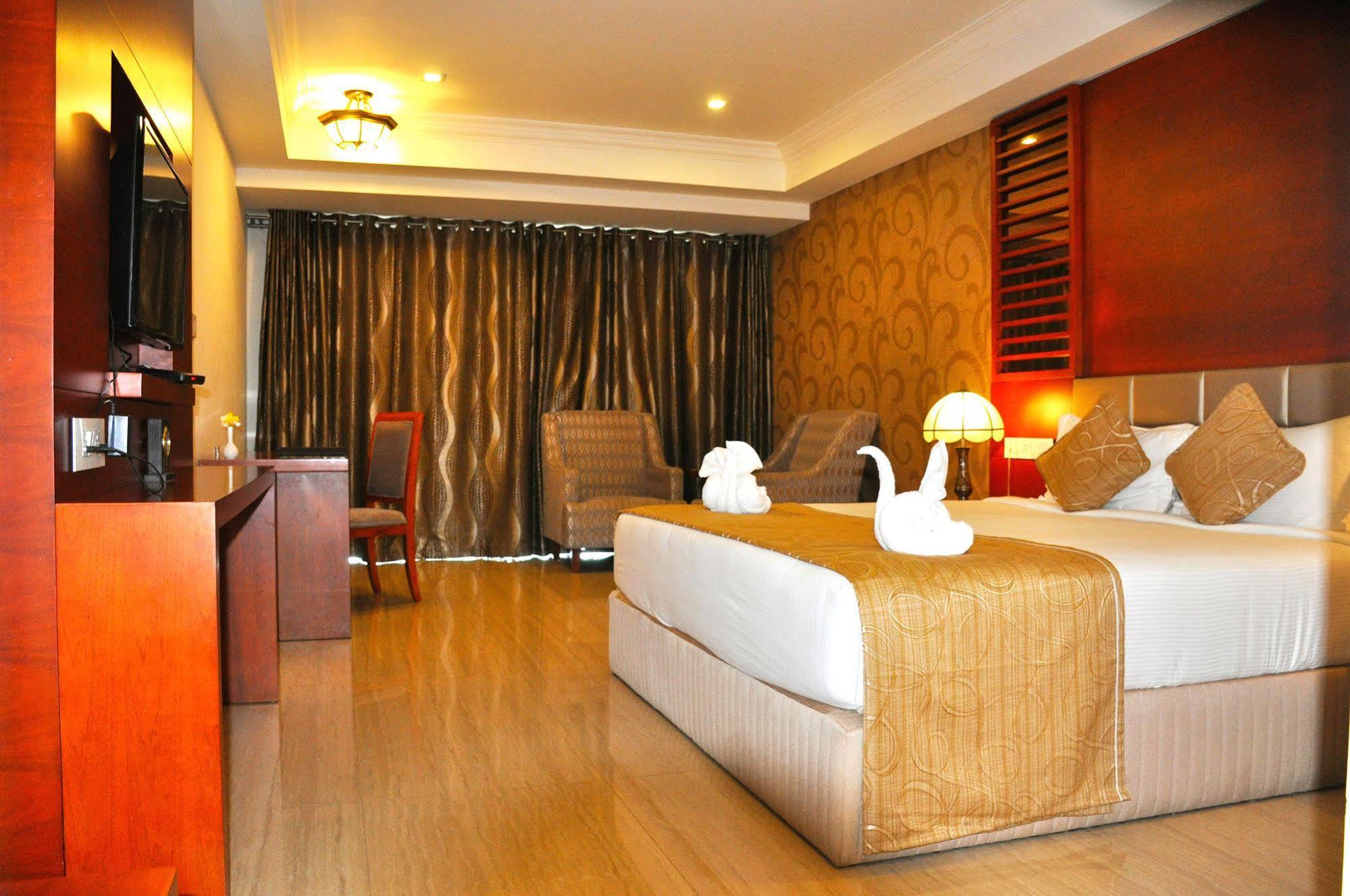 Vettutura Lake Palace Trivandrum מראה חיצוני תמונה