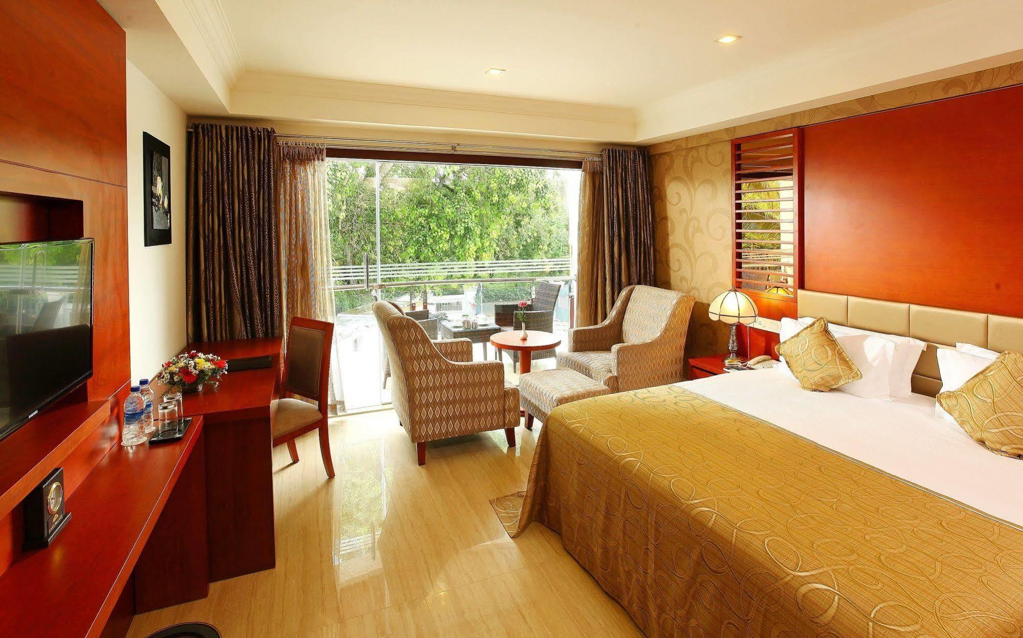 Vettutura Lake Palace Trivandrum מראה חיצוני תמונה