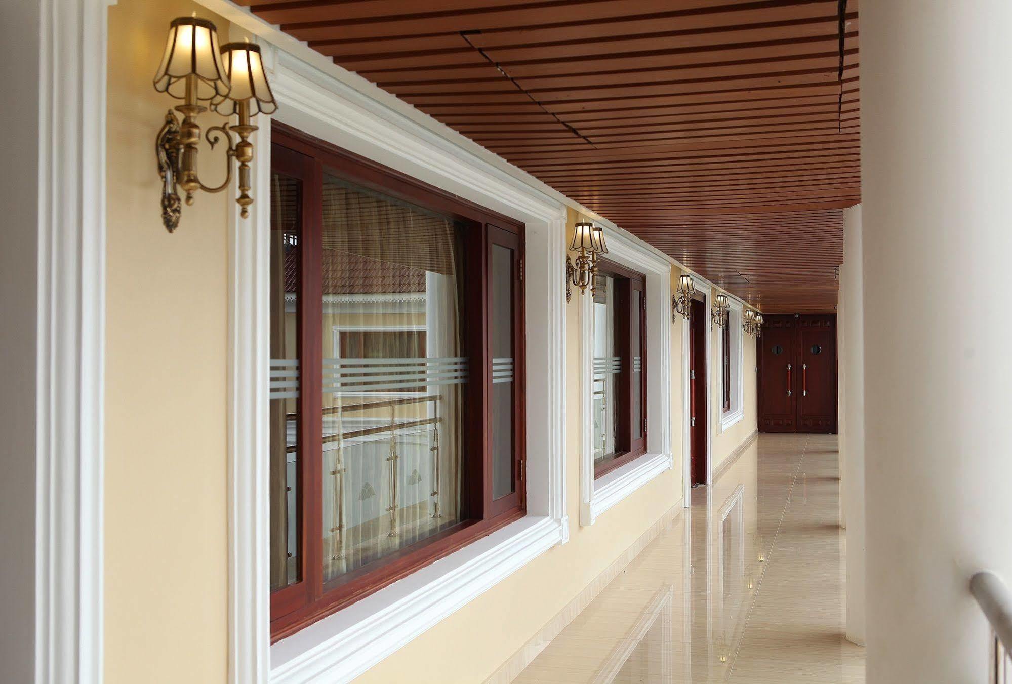 Vettutura Lake Palace Trivandrum מראה חיצוני תמונה