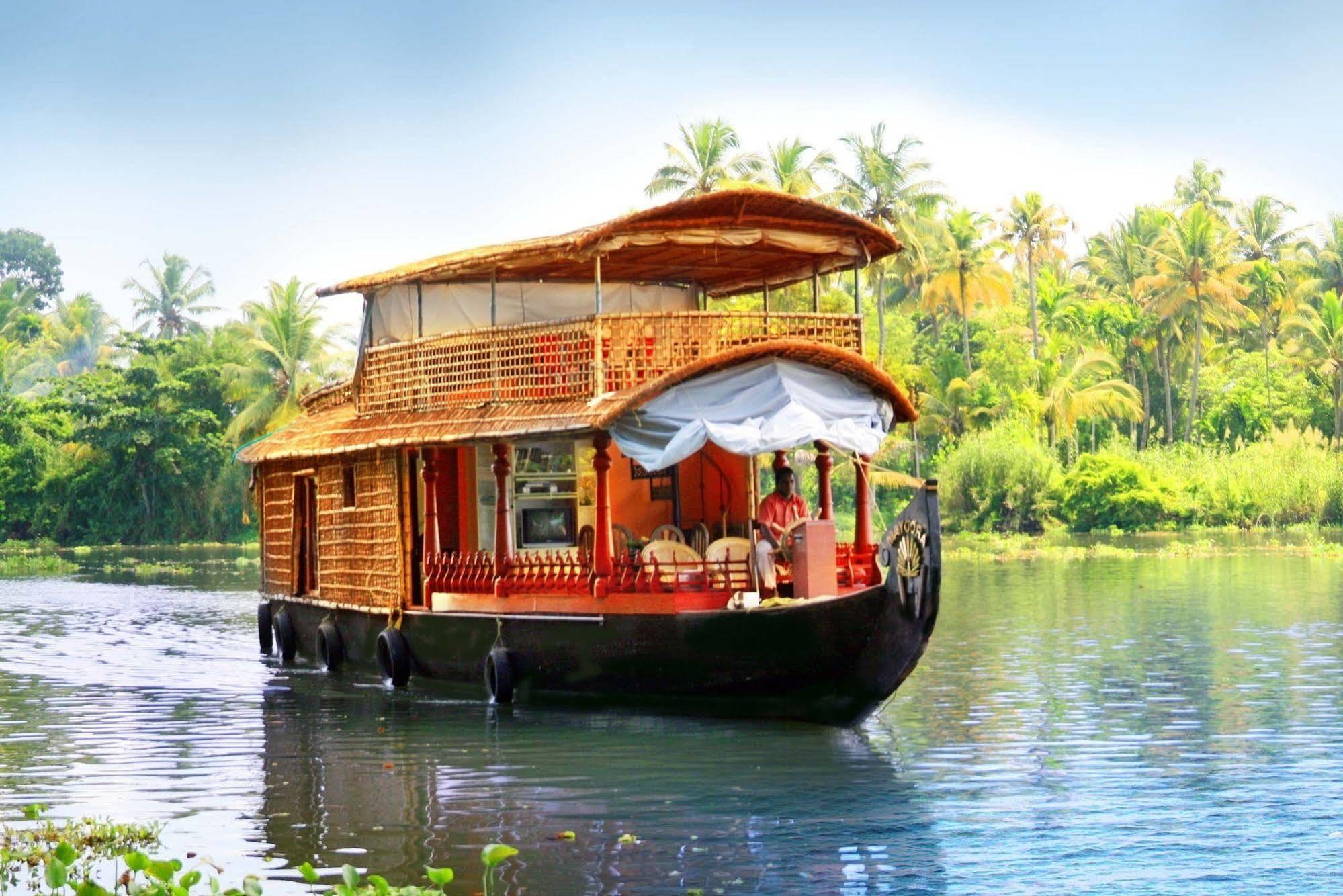 Vettutura Lake Palace Trivandrum מראה חיצוני תמונה