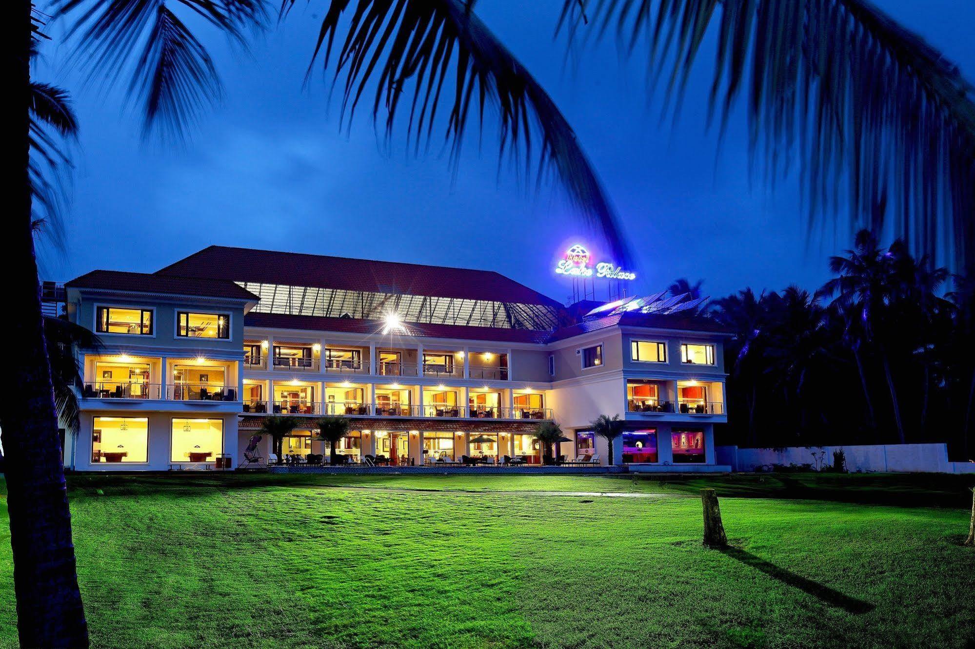 Vettutura Lake Palace Trivandrum מראה חיצוני תמונה