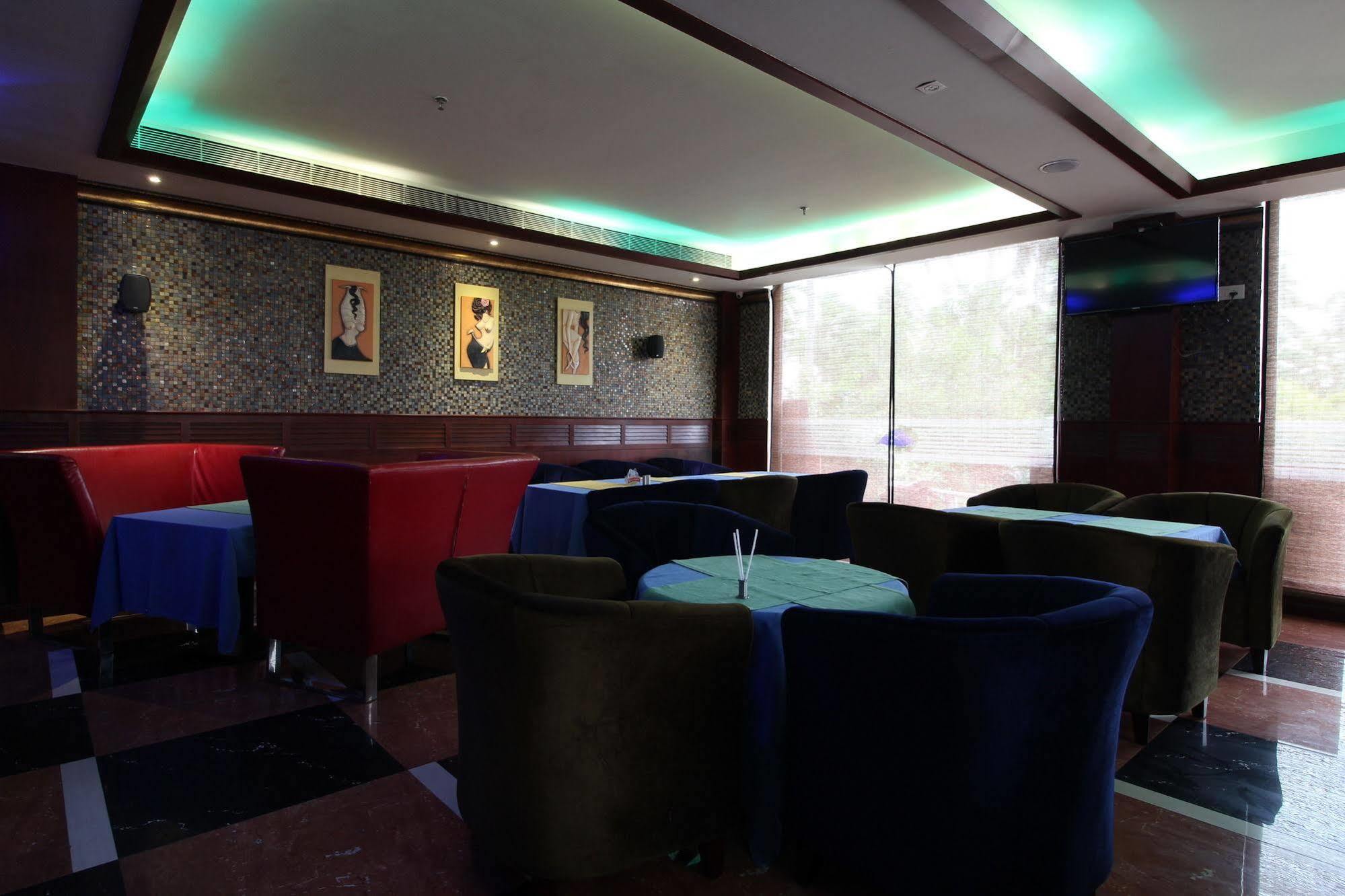 Vettutura Lake Palace Trivandrum מראה חיצוני תמונה