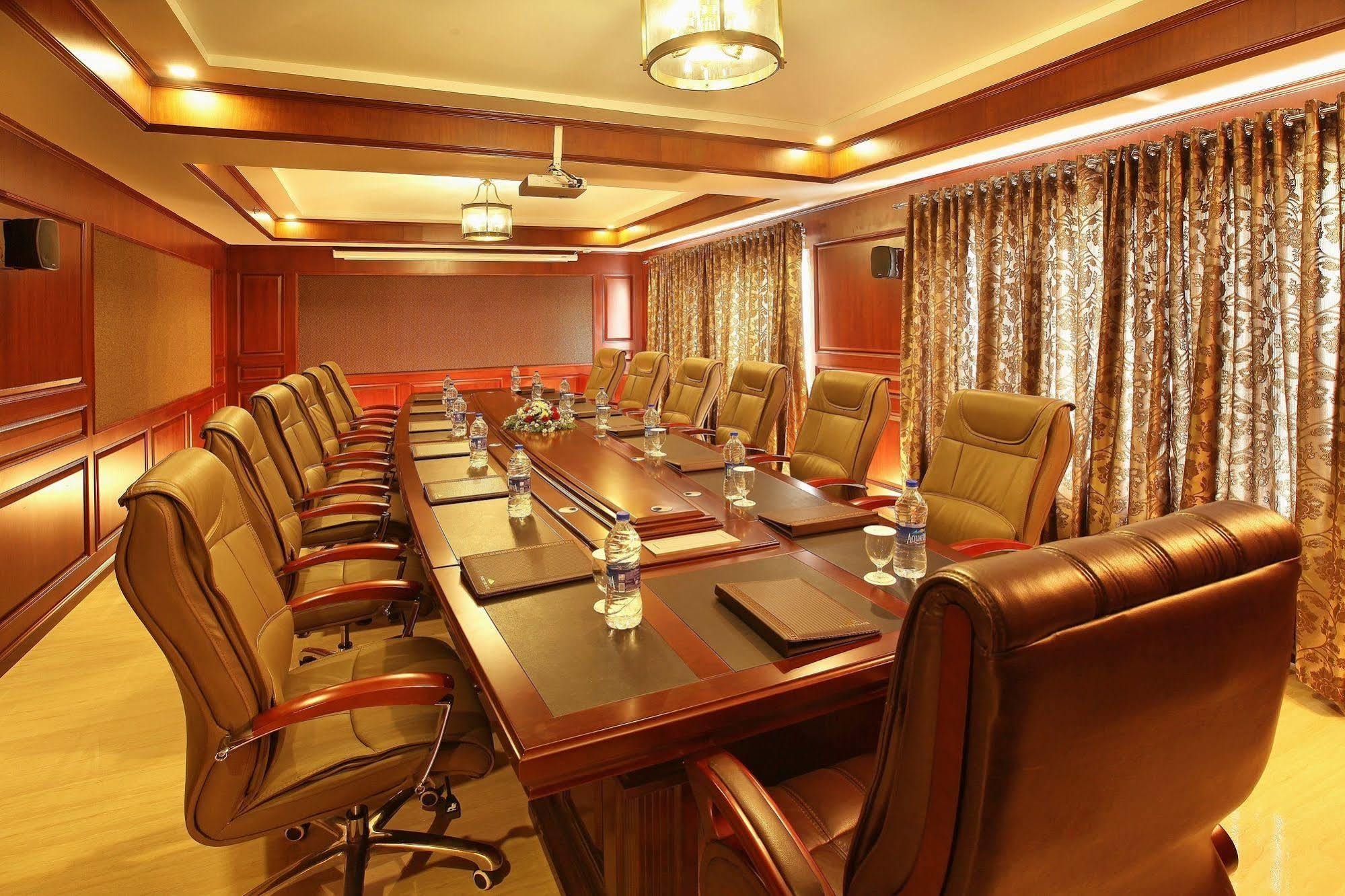 Vettutura Lake Palace Trivandrum מראה חיצוני תמונה
